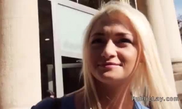 الروسية ضوء الشعر ممرضة فوكين في الأماكن العامة
