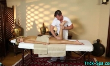 سكس تمارس الجنس وزوجها نايم